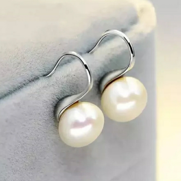 New Silver Faux Pearl Earrings - Picture 4 of 5